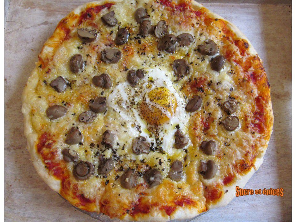 Pizza végétarienne champignons-oeuf