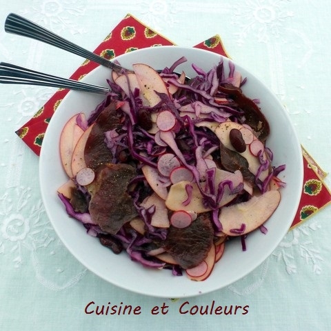 Salade de chou rouge et autres ingrédients rouges