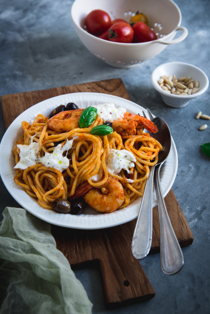 Spaghetti aux crevettes sauce poivron